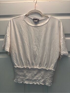 Women’s AQUA smocked-waist cropped short-sleeve top
